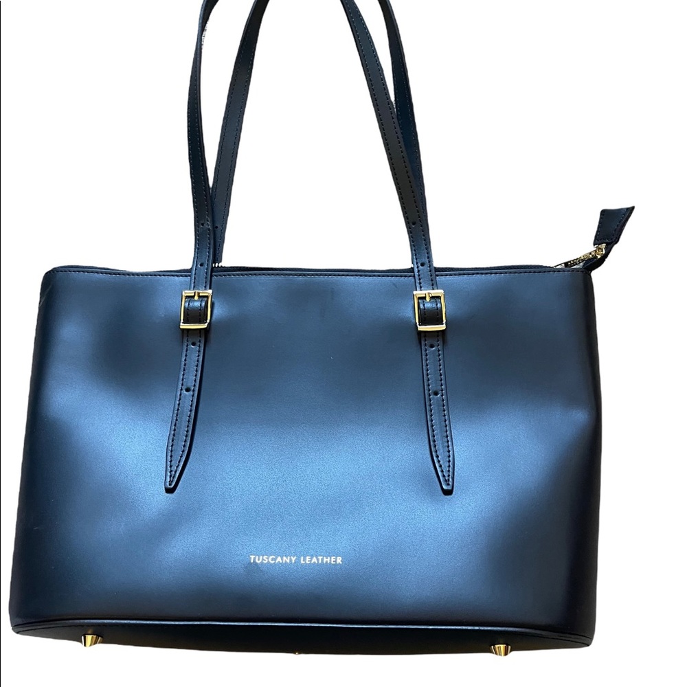 Tuscany smooth leather bag in excellent condition.
